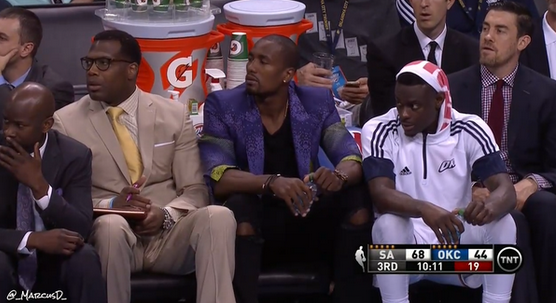 Serge Ibaka en mode pimp sur le banc d’OKC