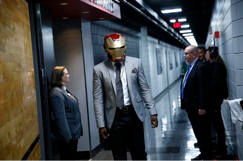 Wesley Matthews débarque avec un casque d’Iron Man