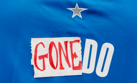 Les fans des Mavs sortent le jersey « GONEdo »