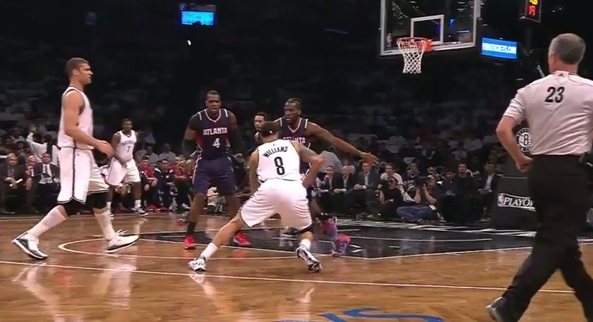 Top 10 : Deron Williams froisse les chevilles de Carroll, Lillard fait le show