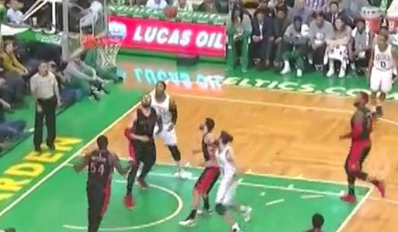 Affreux : le airball de Luigi Datome face aux Raptors