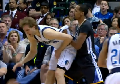 Shaun Livingston suspendu pour son coup sur Dirk Nowizki