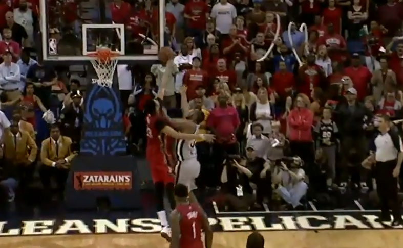 Top 10 : Anthony Davis en patron, Reggie Jackson écrase les Knicks !