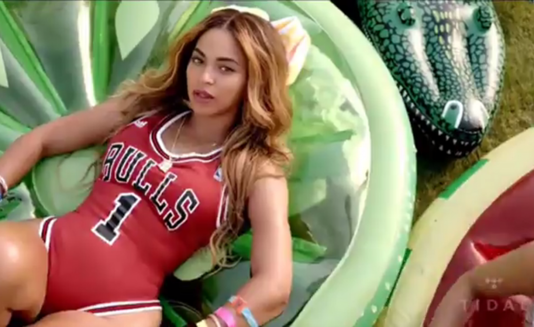 Beyonce en maillot de bain de Derrick Rose, attention les yeux