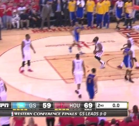 L’incroyable tir de James Harden depuis son camp… refusé