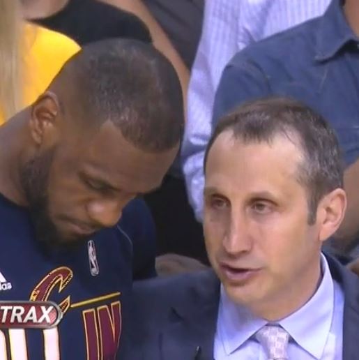 LeBron James se prend un beau petit vent par David Blatt