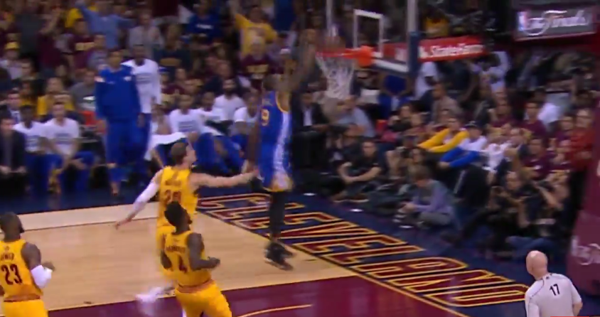 Top 5 : festival de passes côté Cavs, les Warriors s’envolent au dunk