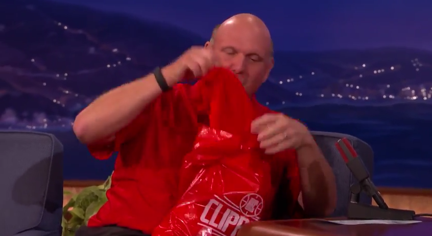 Steve Ballmer dévoile le logo des Clippers à la télévision