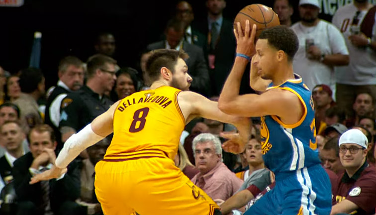 Stephen Curry fait danser « Delly » et sa mère