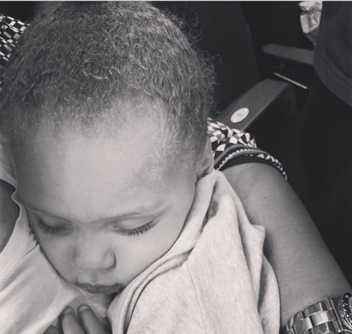 La femme de Stephen Curry chambre le public des Cavaliers