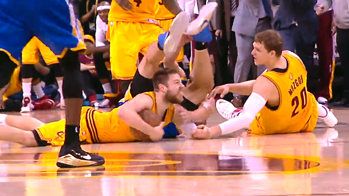 Matthew Dellavedova conduit à l’hôpital après le match