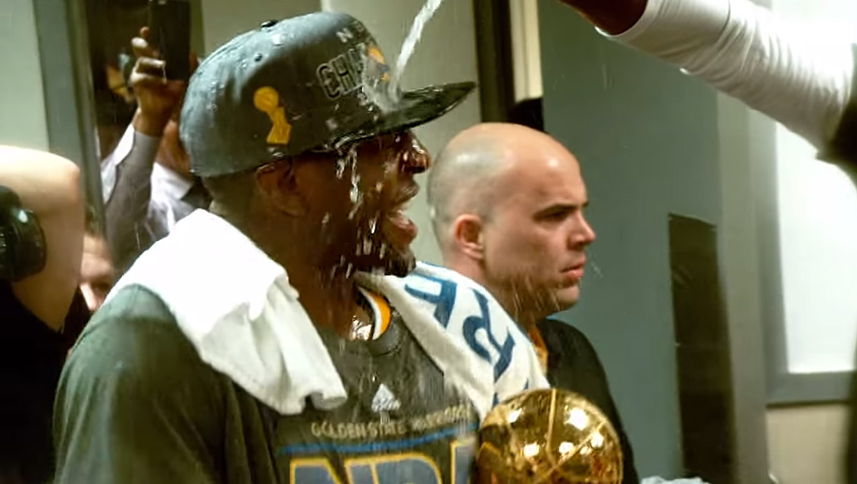 Les Warriors ont acheté une bouteille à 12 000 dollars