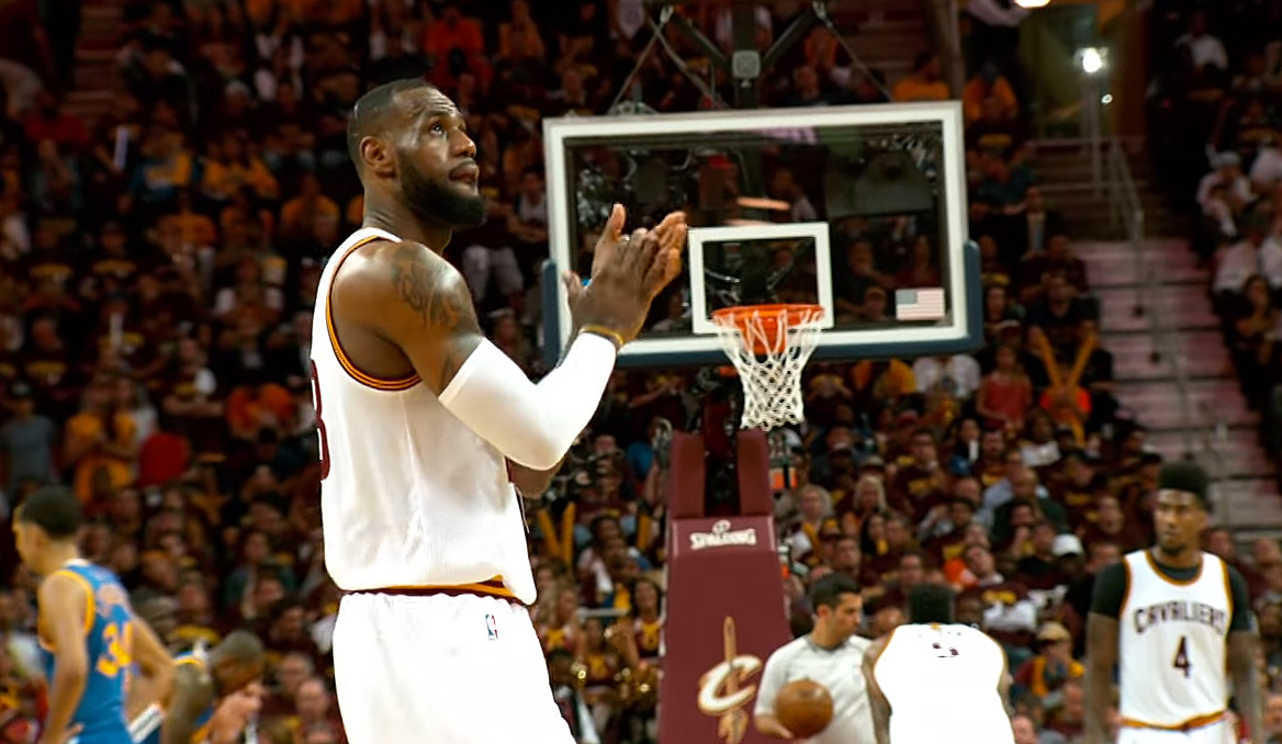 Bill Walton : « LeBron James n’a jamais été aussi fort »