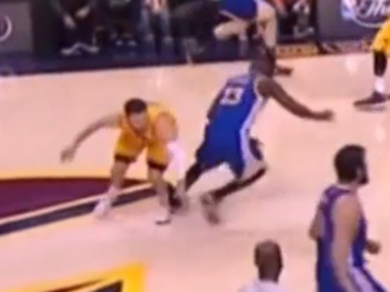 Le petit coup de p*** de Matthew Dellavedova