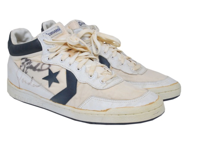 Les shoes de Michael Jordan lors des JO 84 aux enchères