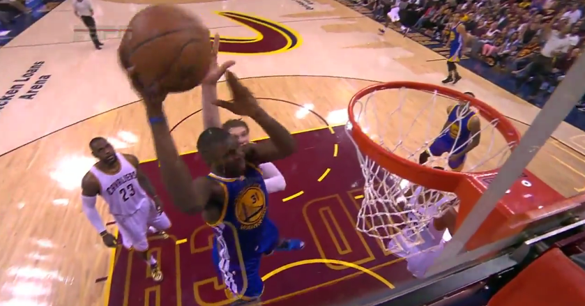 Top 5 : Tristan Thompson et Festus Ezeli en mode bulldozer !