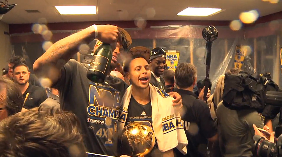 Inside : dans le vestiaire des Warriors après la victoire