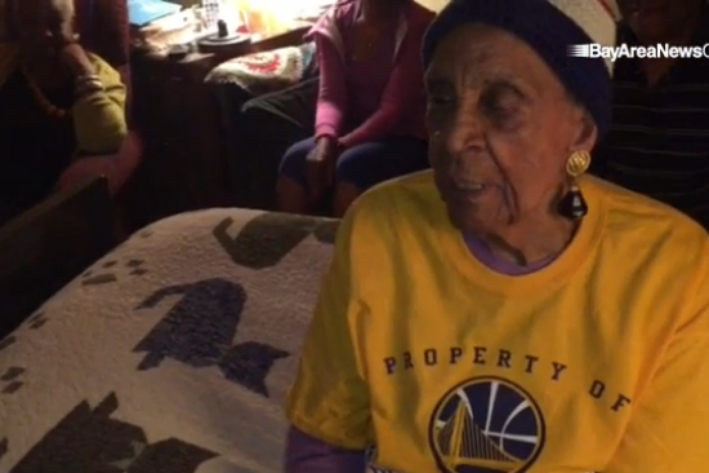 La centenaire qui veut baffer les Warriors