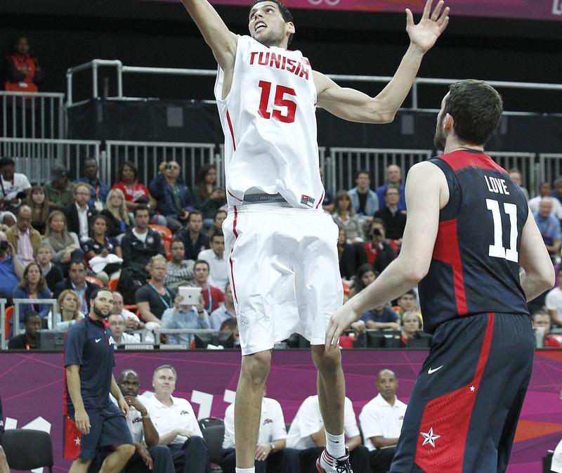 Salah Mejri, premier tunisien en NBA, signe aux Mavericks
