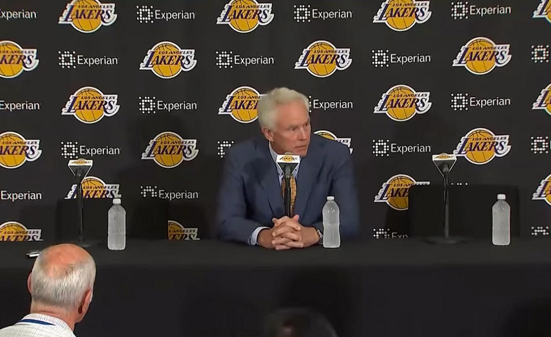 Un gros trade pour sauver les Lakers ? Mitch Kupchak n’y croit pas…