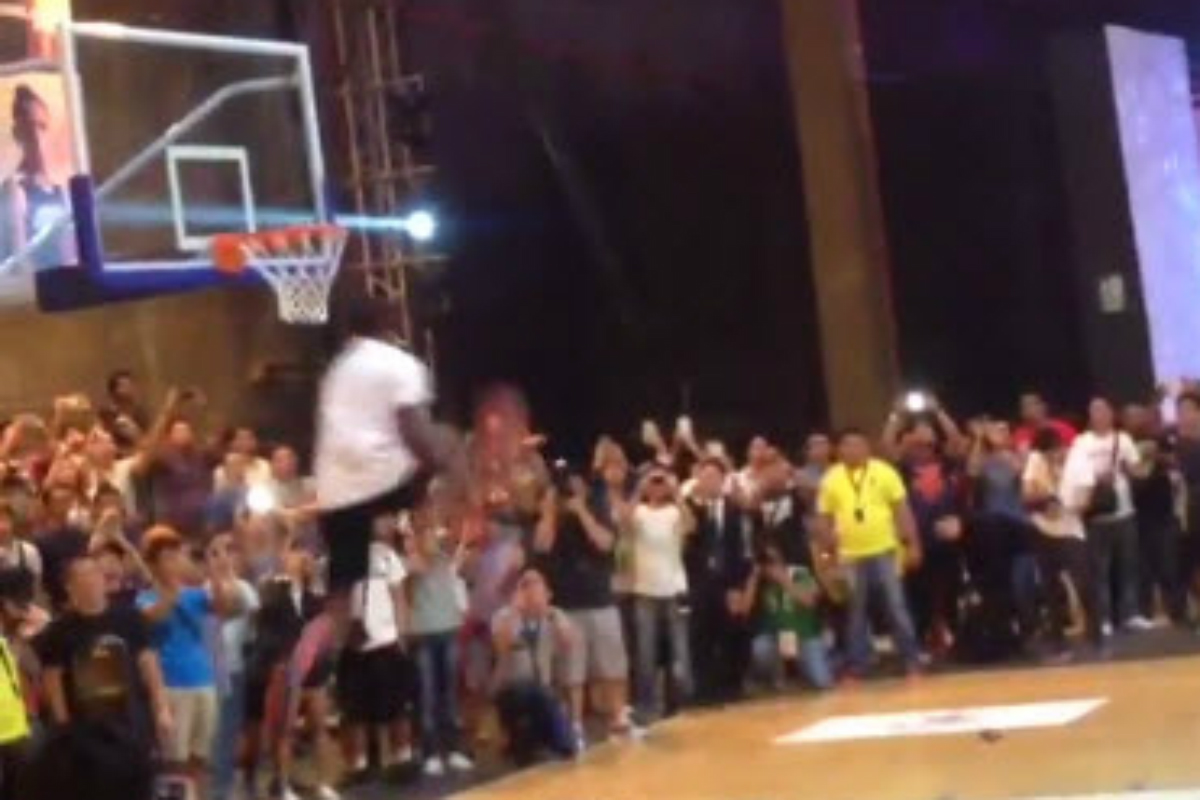 Paul George sort un rider un an après sa grave blessure