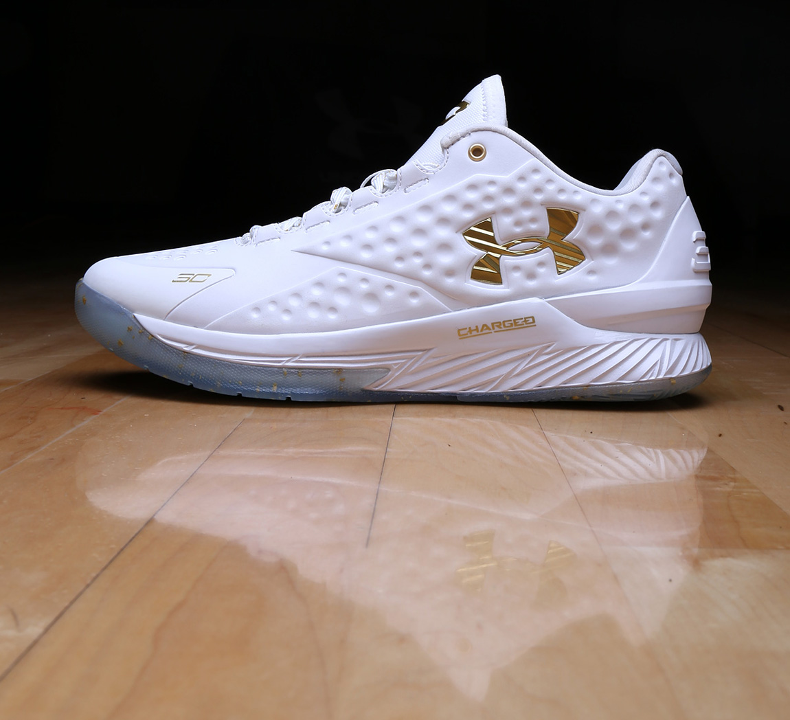 Les superbes Under Armour pour fêter la saison de Stephen Curry