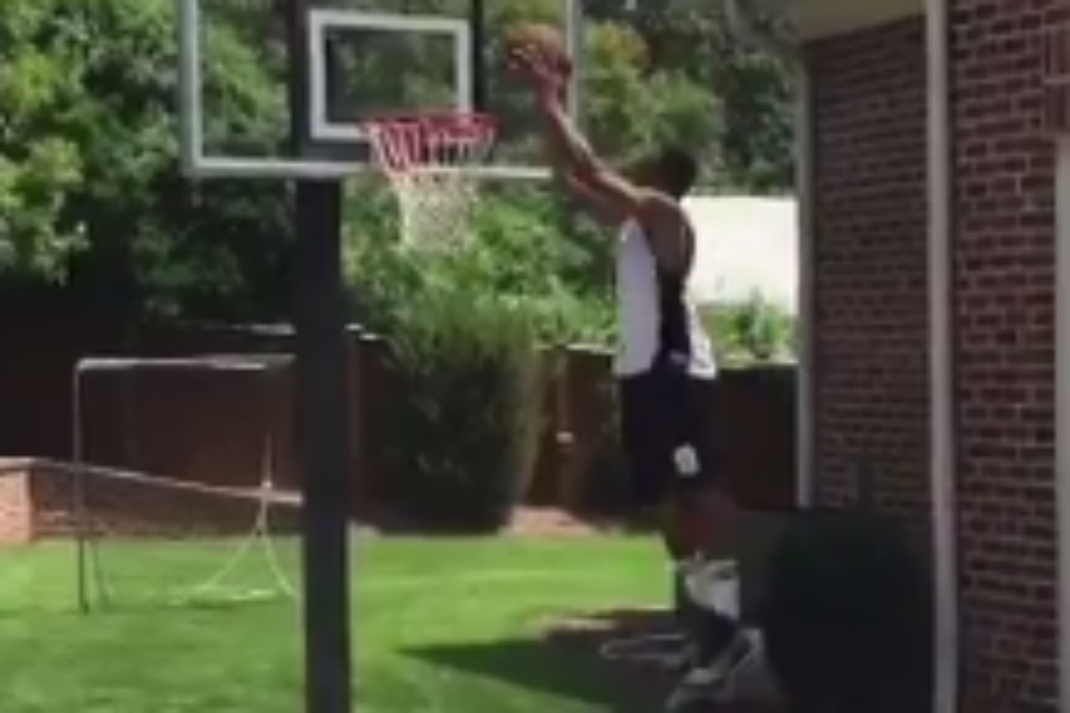Brandon Armstrong parodie Zach LaVine