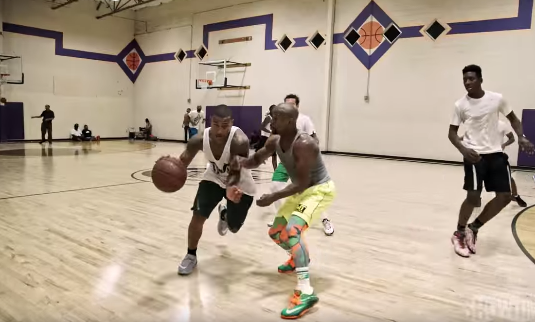 Quand Isaiah Thomas taffe Floyd Mayweather sur le parquet