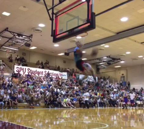 Zach LaVine fait sensation à un concours de dunks à Seattle