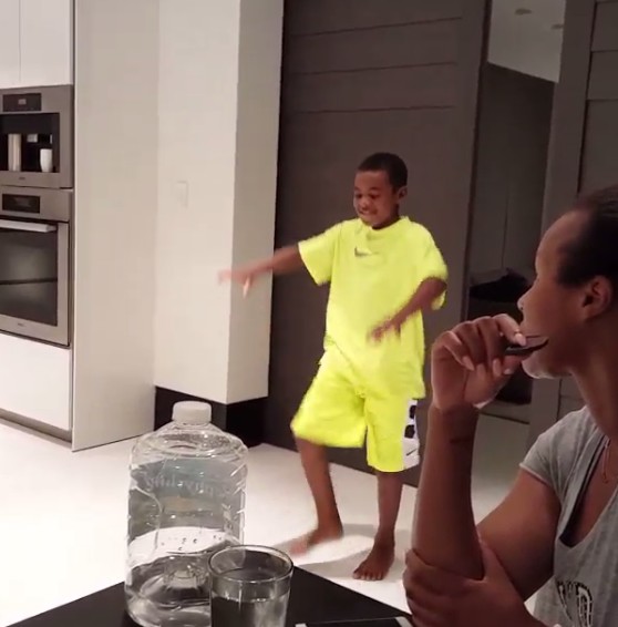 Quand le fils de LeBron James imite son père…