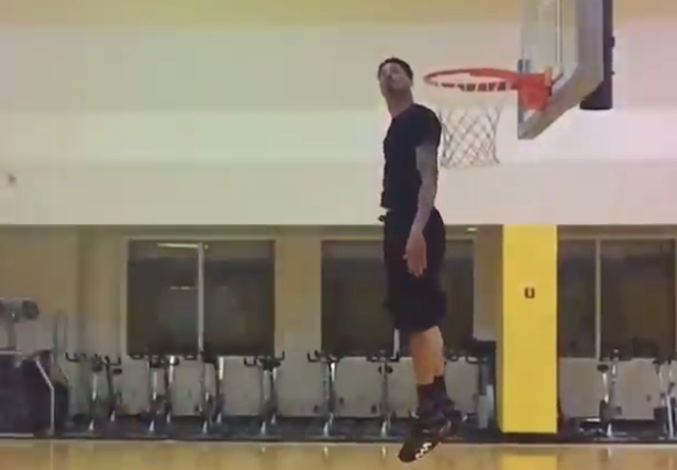 Gerald Green avec la tête au-dessus du cercle à l’entraînement !