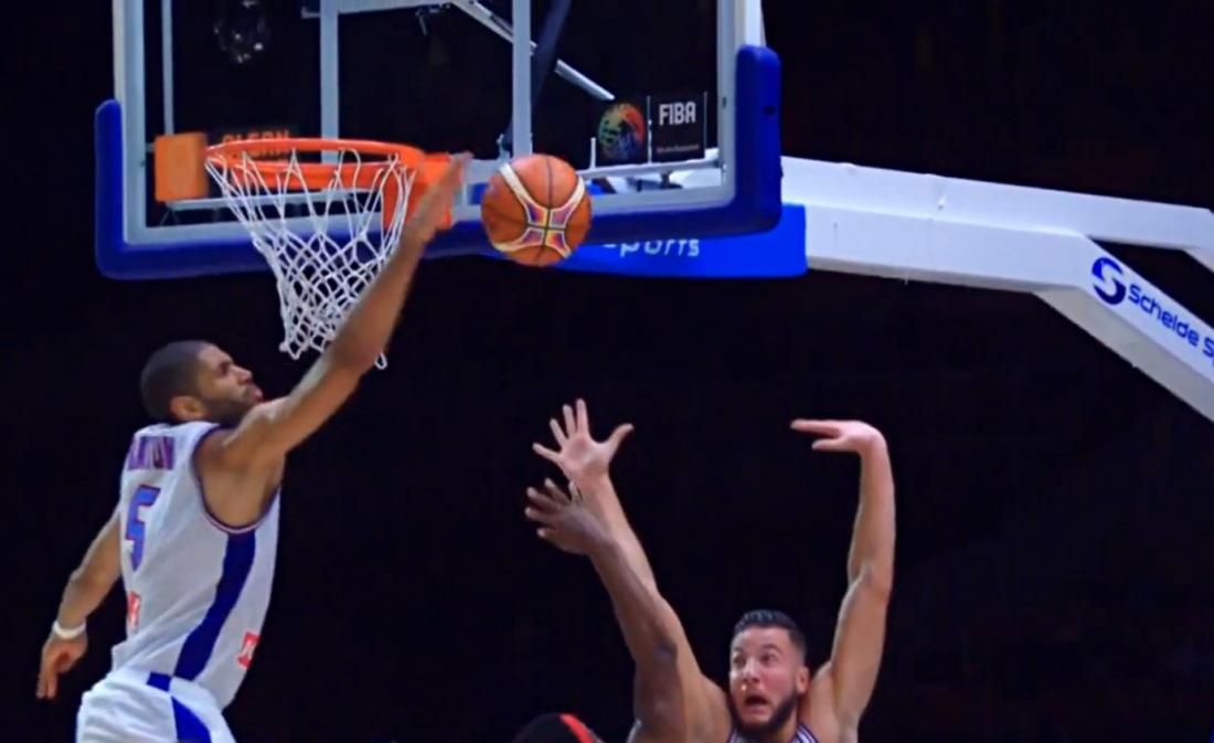 Aïe : Nicolas Batum scotche Bobby Dixon