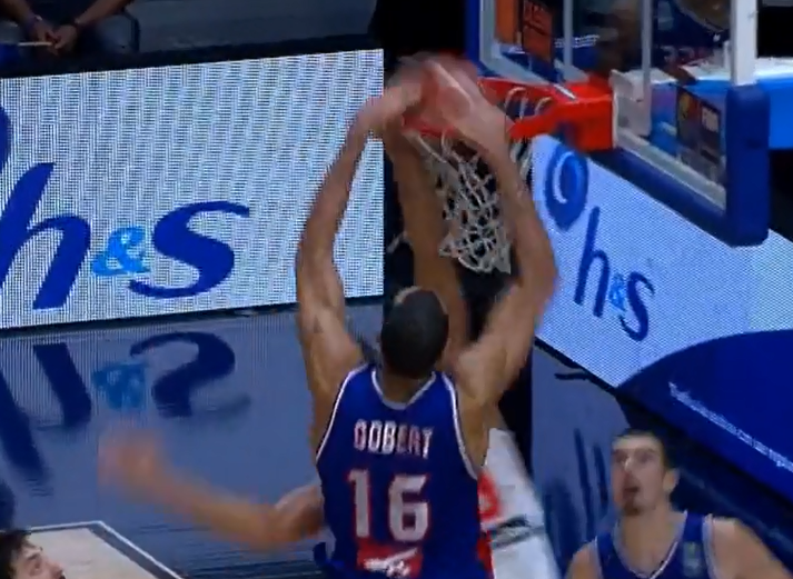 Replay : Rudy Gobert claque un alley-oop malgré la passe déviée !