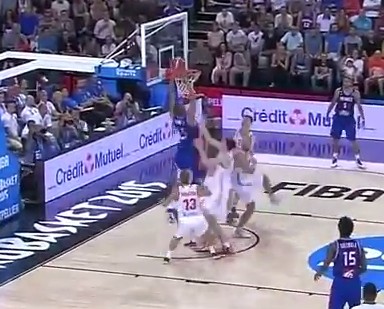 Showtime : Nando De Colo envoie Rudy Gobert au alley-oop