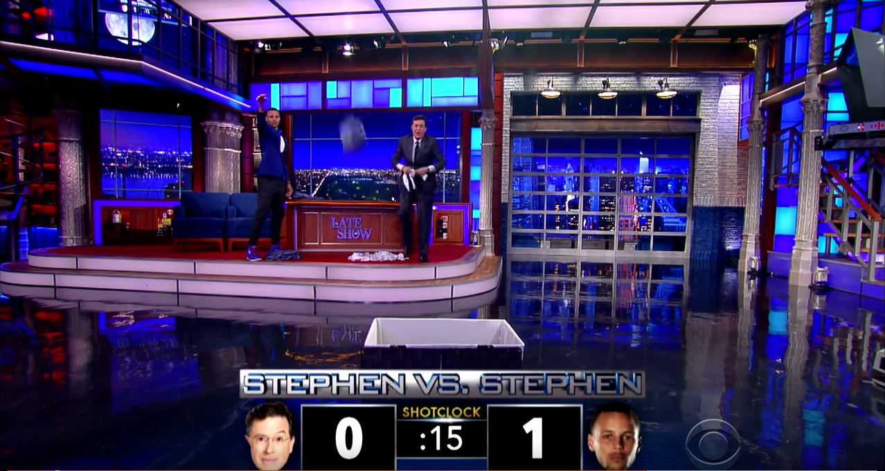 Stephen Curry défié au lancer de chaussettes dans un talk show