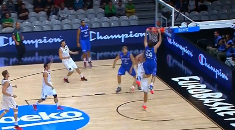 Top 5 Eurobasket 2015 : Jan Vesely vole au-dessus des Lettons !