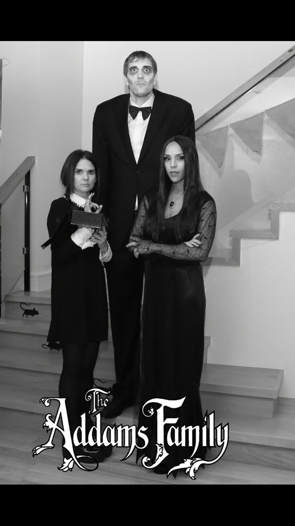 Halloween : Dirk Nowitzki déguisé en Max de la famille Adams
