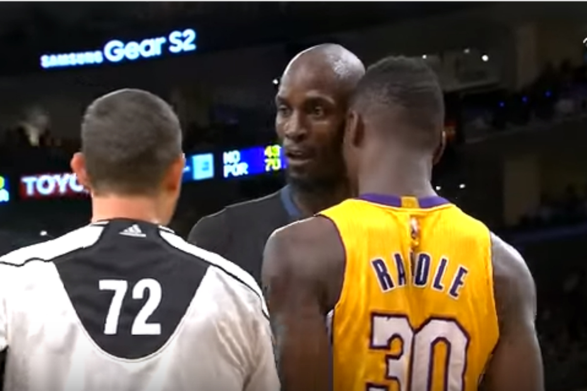 Kevin Garnett veut intimider Julius Randle mais se fait rembarrer !