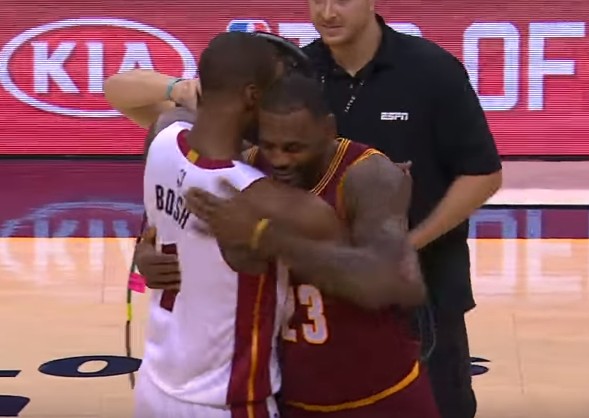 Handshake : LeBron James et Dwyane Wade sont toujours aussi complices