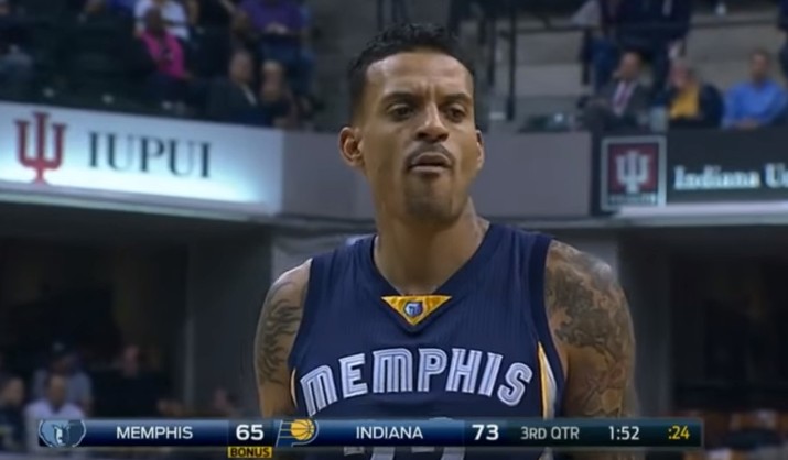 Matt Barnes suspendu après avoir couru après John Henson