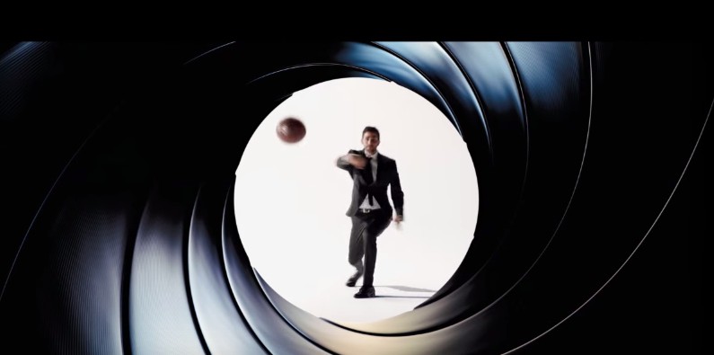 Ricky Rubio fait la promo du prochain James Bond