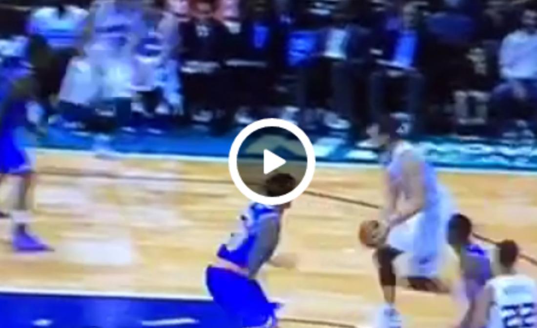 Spencer Hawes sort le pire floater de la pré-saison