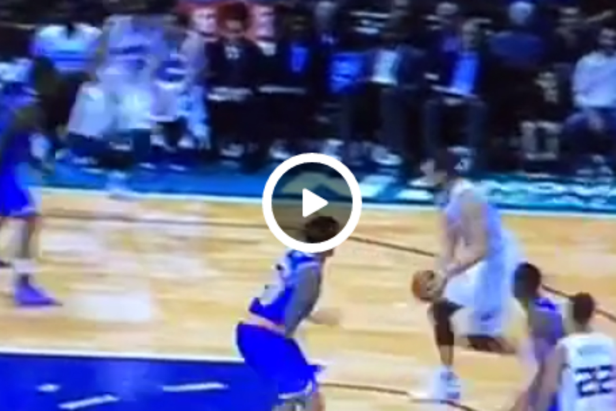 Spencer Hawes sort le pire floater de la pré-saison