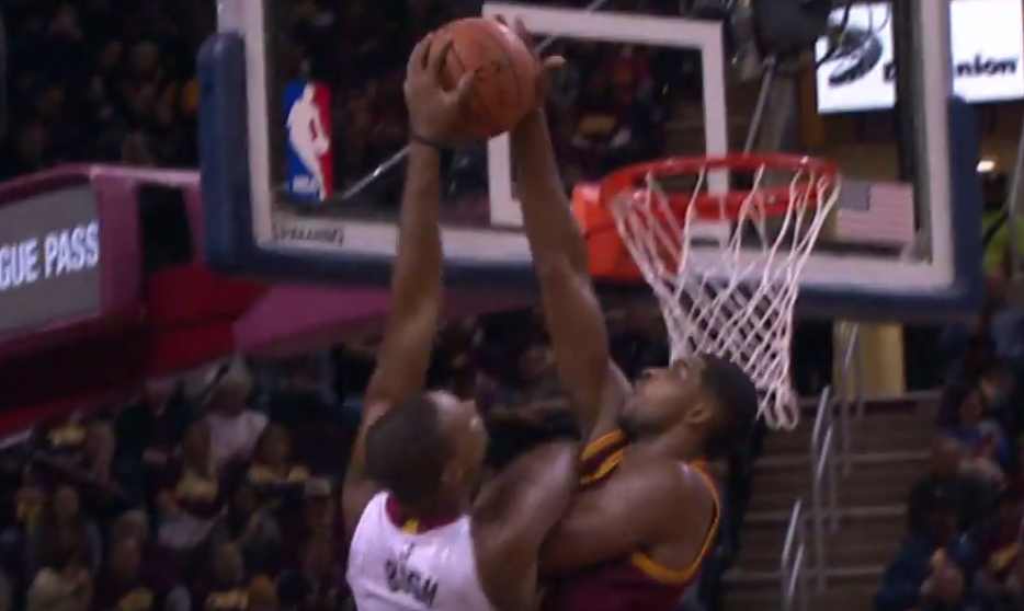 Boucherie : l’énorme contre de Tristan Thompson sur Chris Bosh !