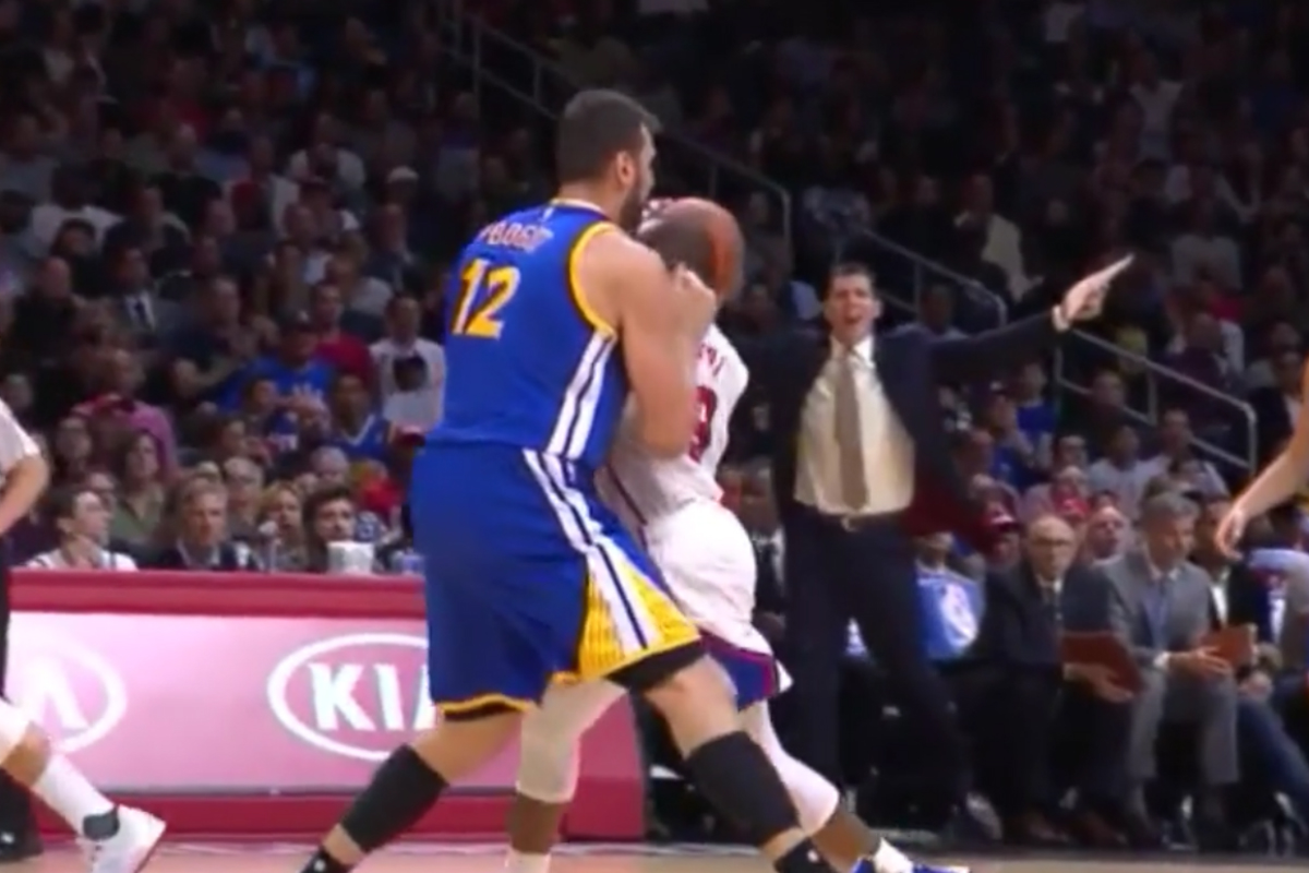 Brutal : Andrew Bogut met un énorme taquet à Chris Paul