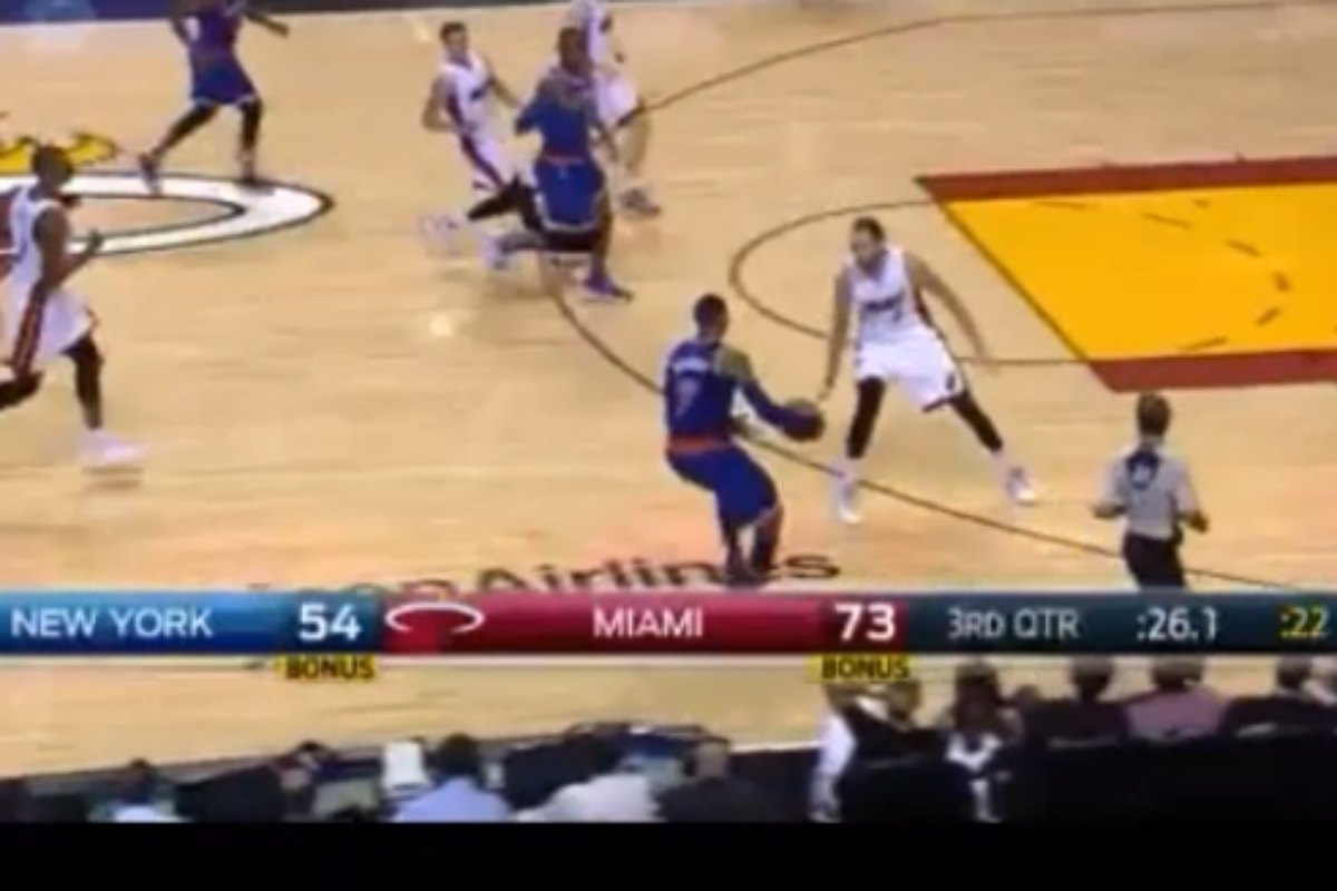 A combien de pas Carmelo Anthony a-t-il droit avant de shooter ?