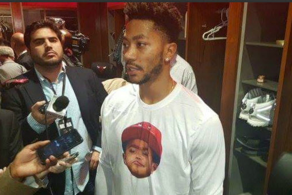 Derrick Rose, son T-Shirt à la fois fun et familial