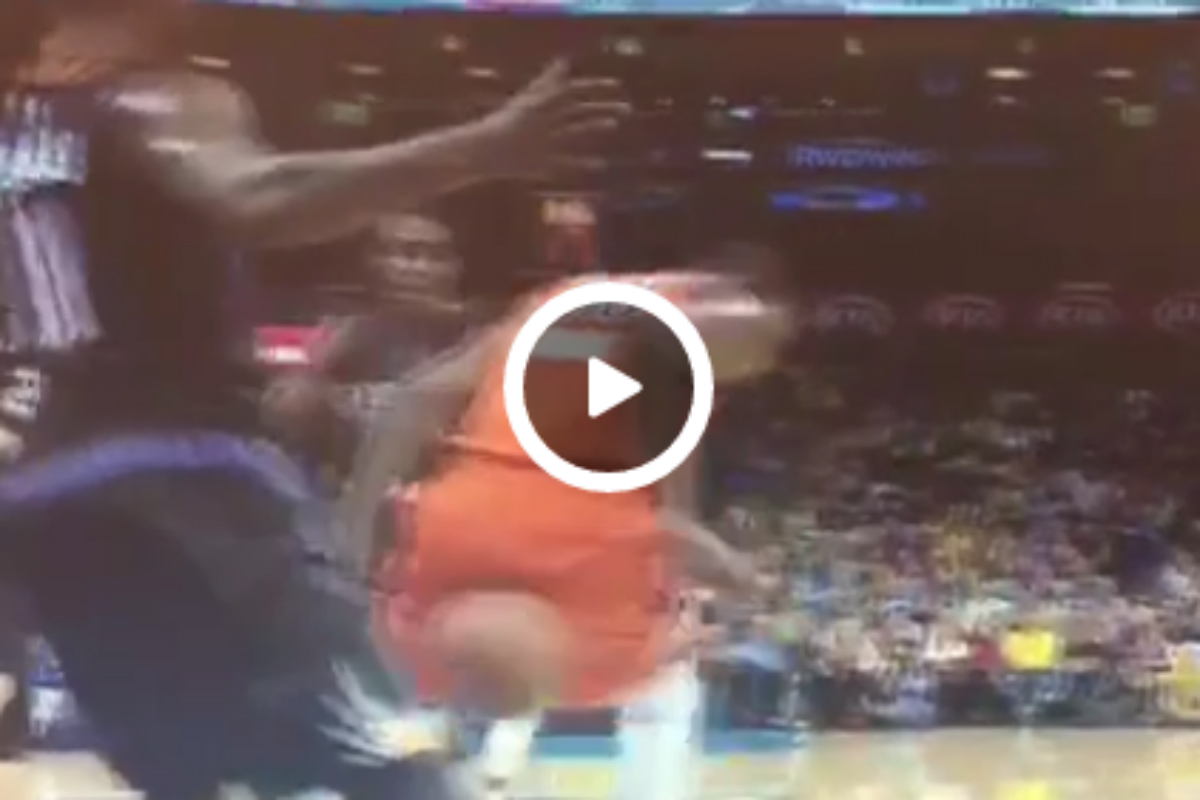 Kevin Durant réussit une passe décisive… avec son cul