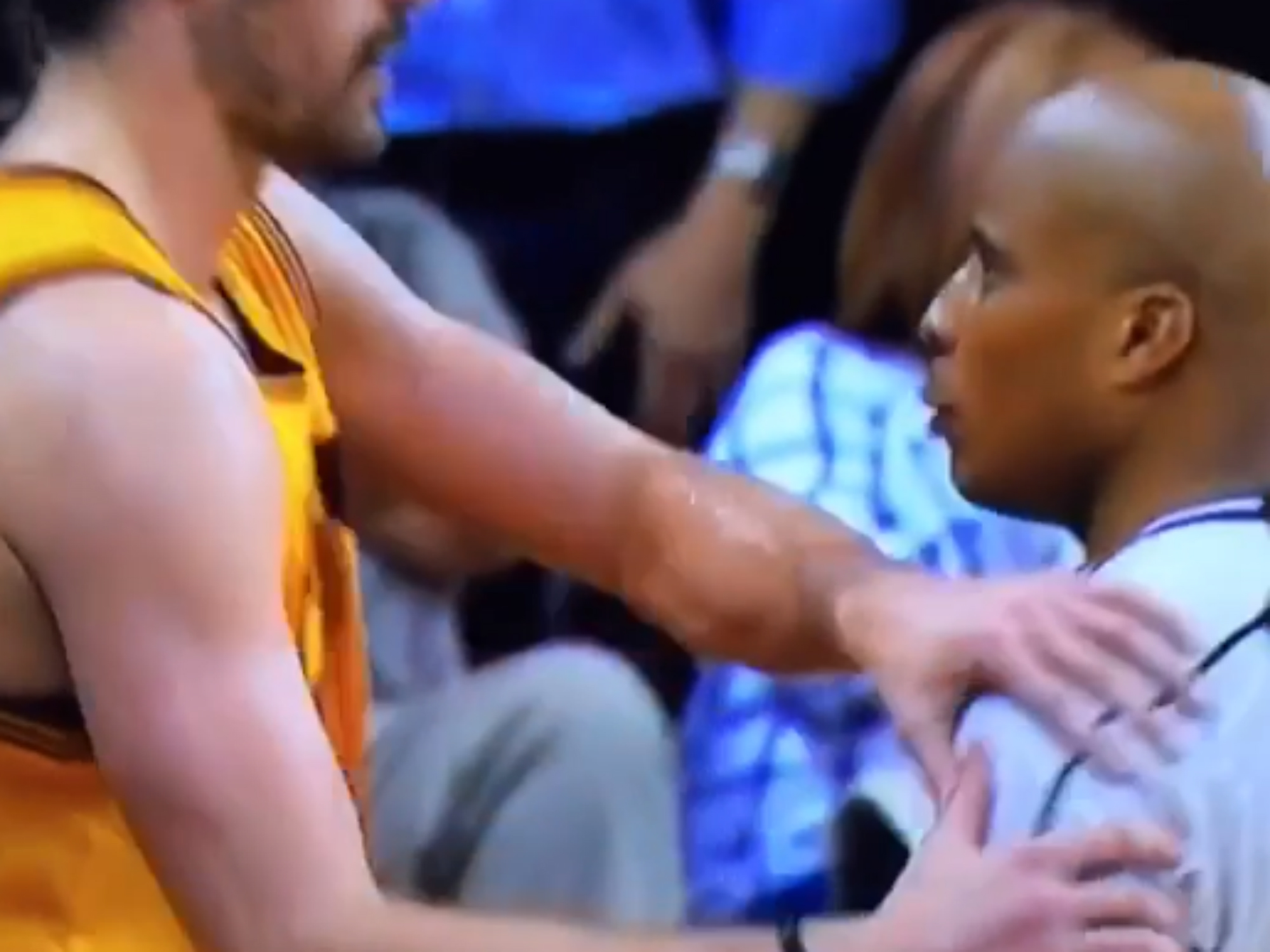 Au calme, Kevin Love s’essuie sur un arbitre…