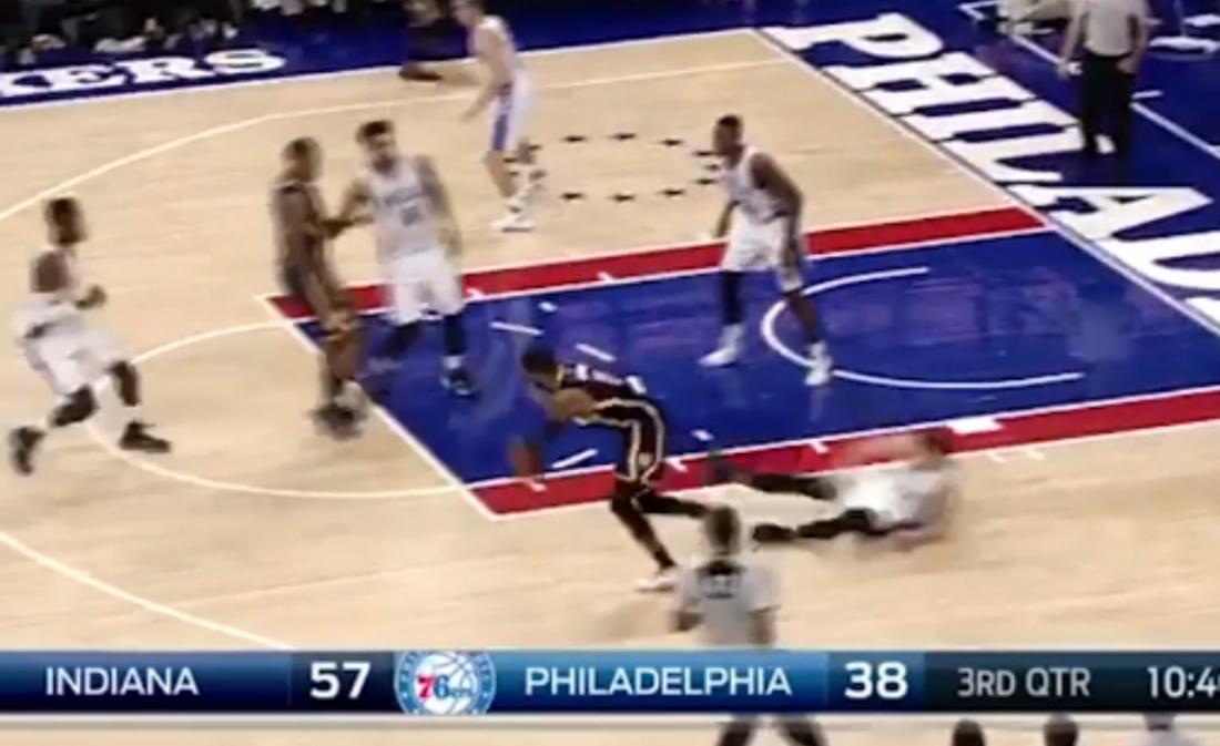 Paul George casse les chevilles de Nik Stauskas… en vain